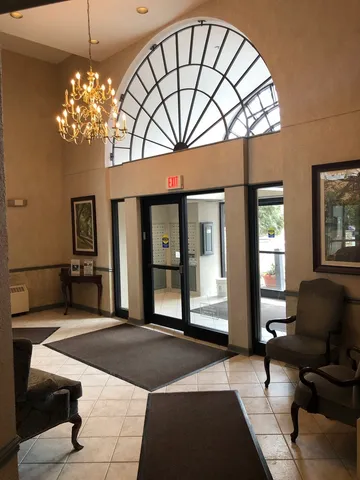 $1,975 | 511 Aurora Avenue, Unit 116, Naperville, IL 60540