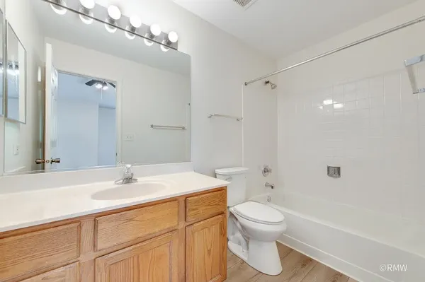 $2,500 | 1788 Grove Avenue, Schaumburg, IL 60193