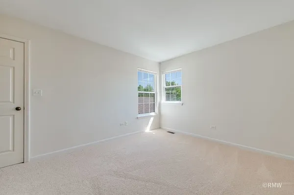 $2,500 | 1788 Grove Avenue, Schaumburg, IL 60193