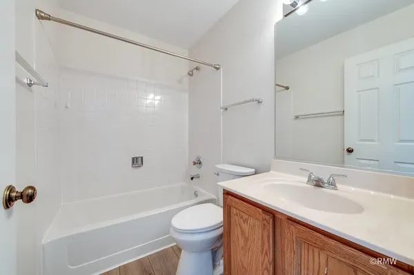 $2,500 | 1788 Grove Avenue, Schaumburg, IL 60193
