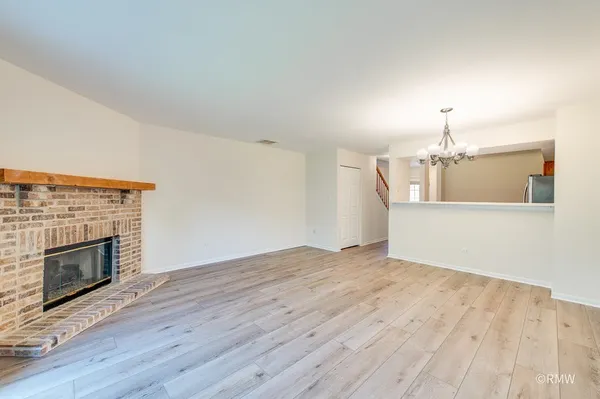$2,500 | 1788 Grove Avenue, Schaumburg, IL 60193
