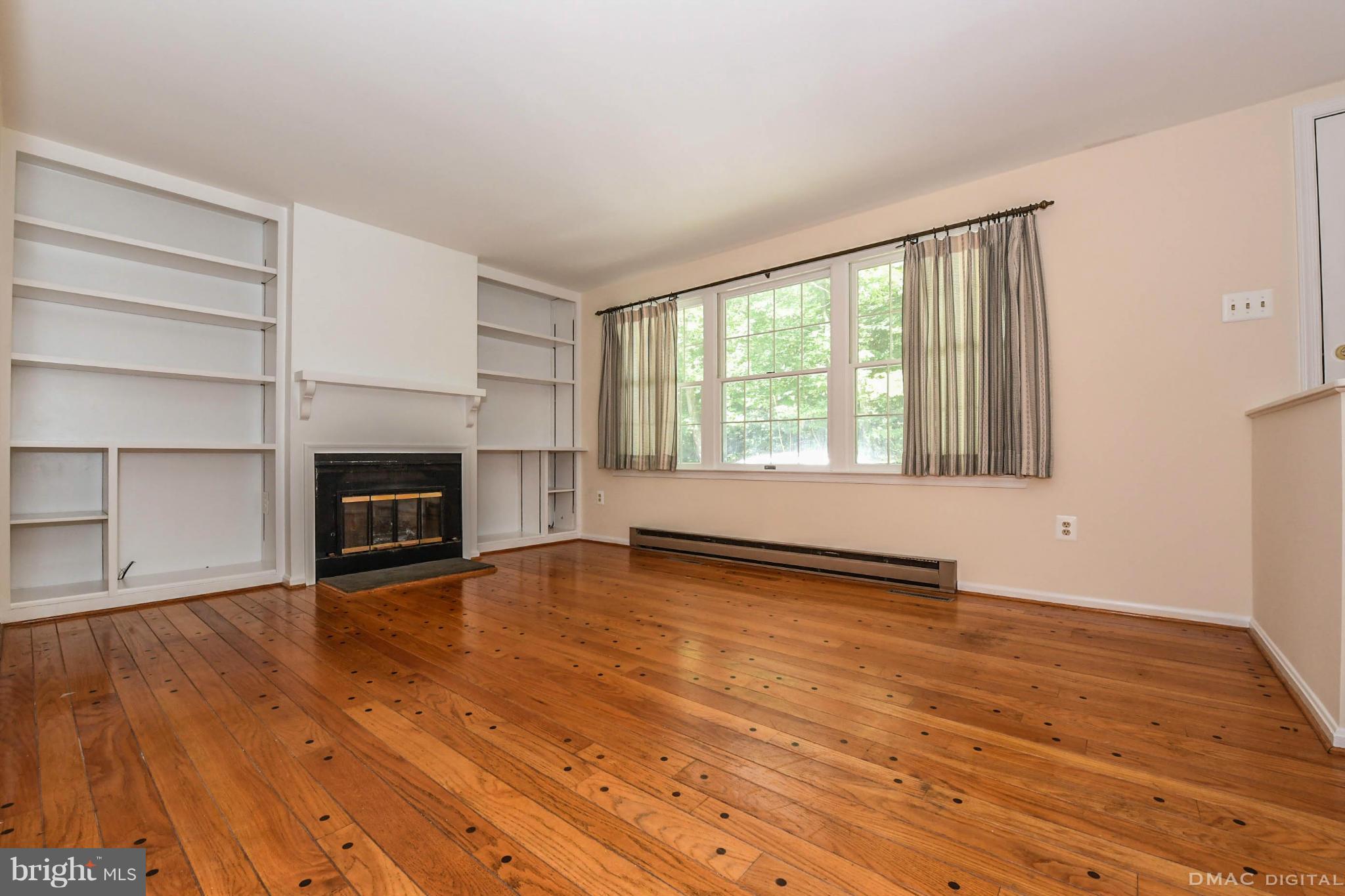 22205 Peach Tree Road Boyds, MD 20841 - Photo 5 of 18 Family Room