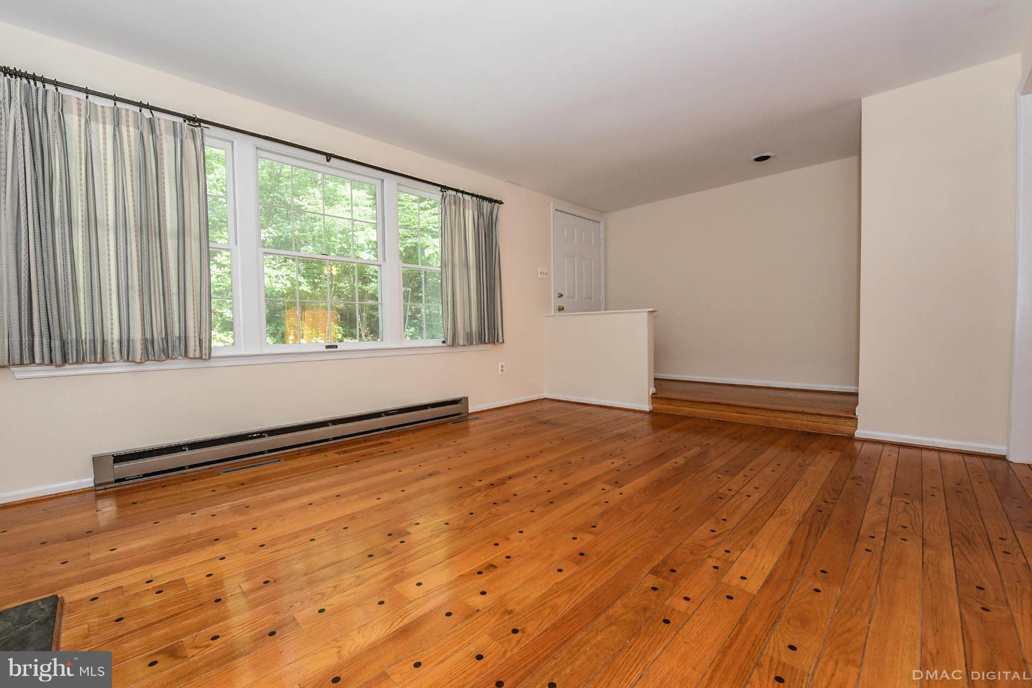 22205 Peach Tree Road Boyds, MD 20841 - Photo 6 of 18 Family Room