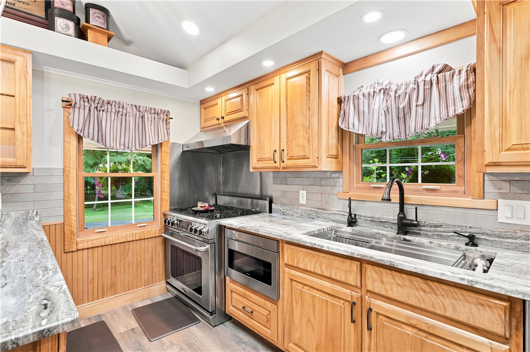 226 Tourtellot Hill Road Glocester, RI 02814 - Photo 7 of 49