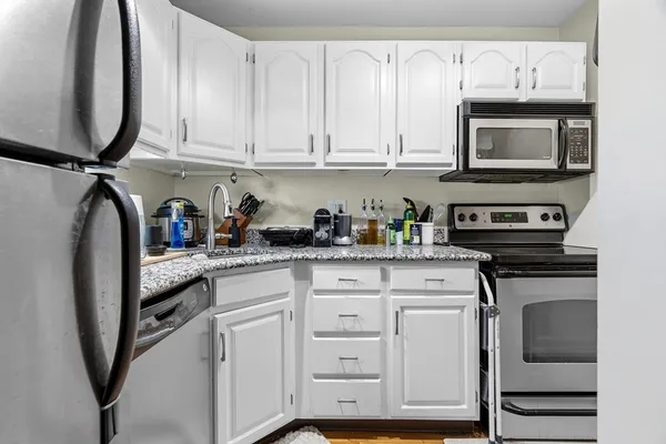 $3,100 | 30 East Concord Street, Unit 10, Boston, MA 02118