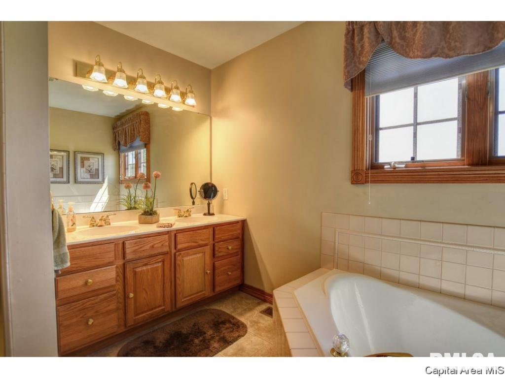 6981 Mansion Road Chatham, IL 62629 - Photo 16 of 31