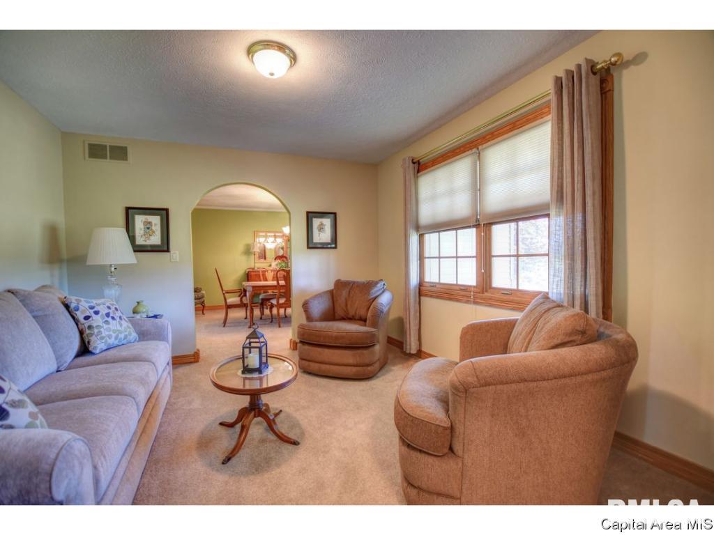6981 Mansion Road Chatham, IL 62629 - Photo 4 of 31