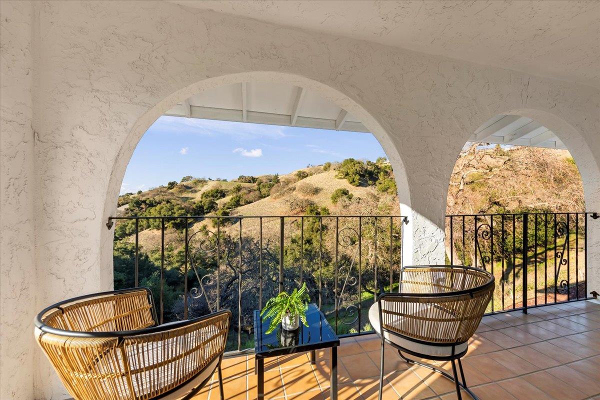 2915 Thomas Grde Morgan Hill, CA 95037 - Photo 27 of 87 a backyard of a house with table and chairs