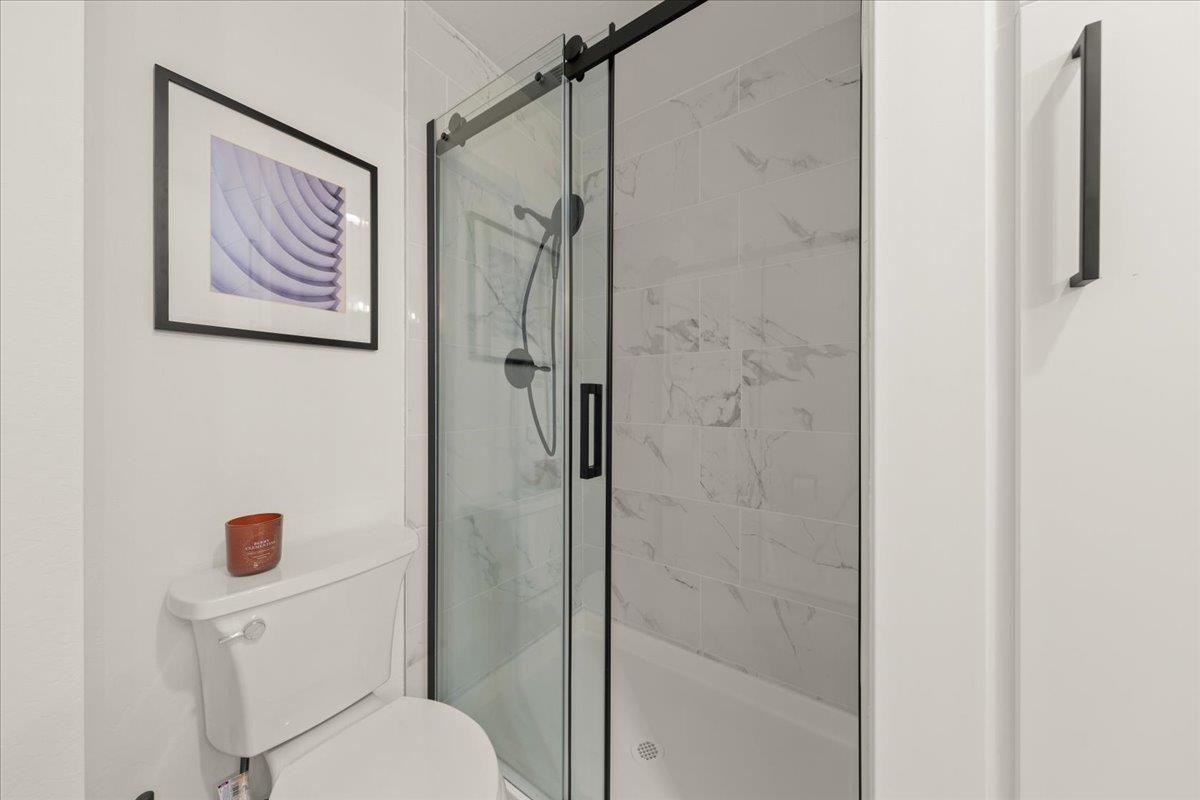 2915 Thomas Grde Morgan Hill, CA 95037 - Photo 39 of 87 a bathroom with a toilet and a shower