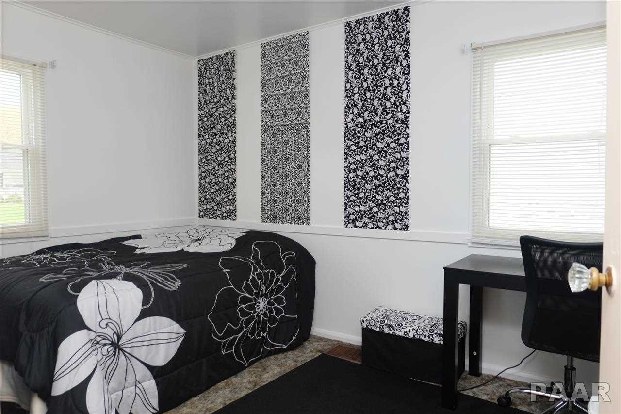 902 West Ridgemont Road Peoria, IL 61614 - Photo 12 of 36 Gallery Image 12