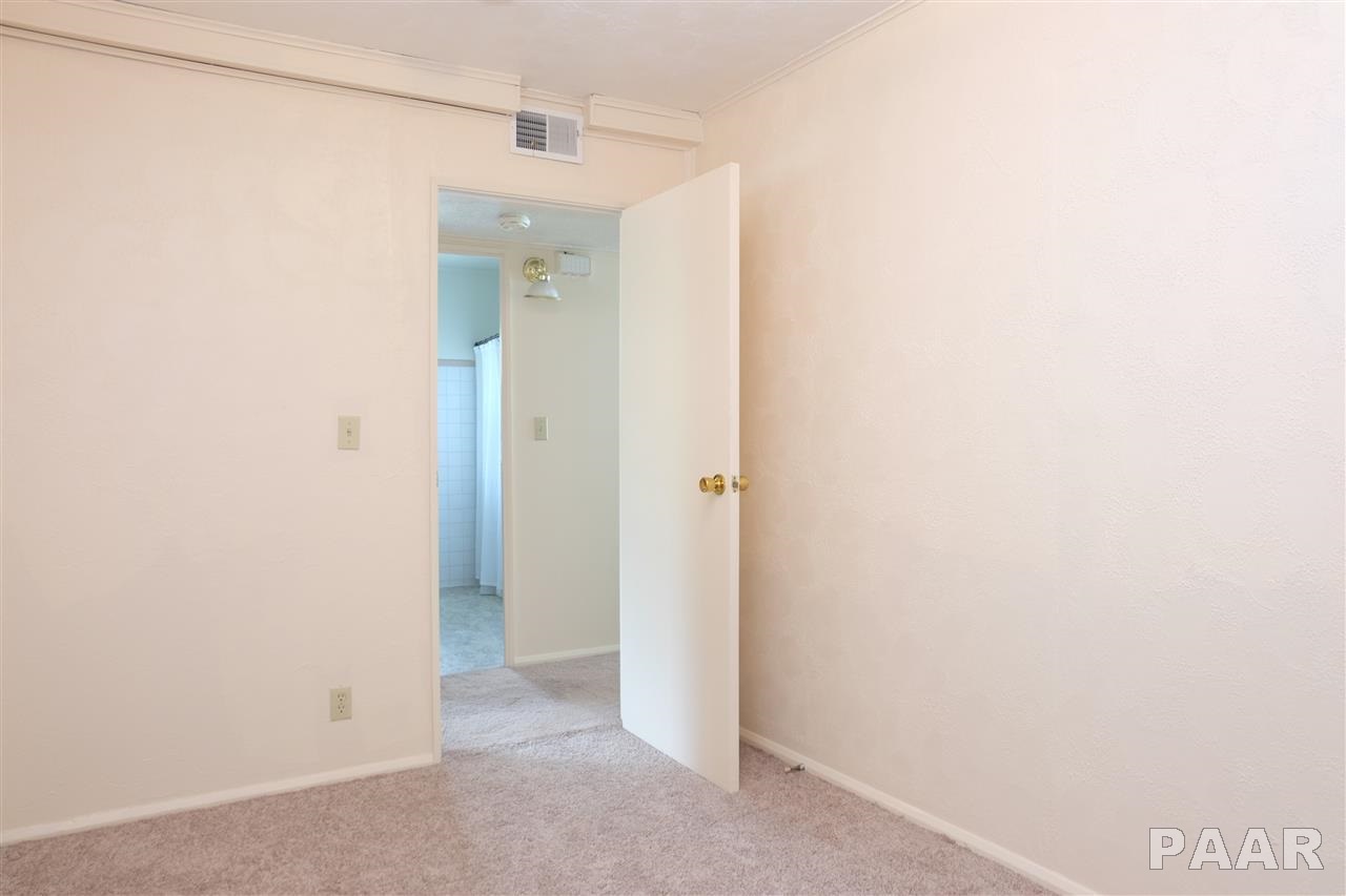 902 West Ridgemont Road Peoria, IL 61614 - Photo 18 of 36 Gallery Image 18