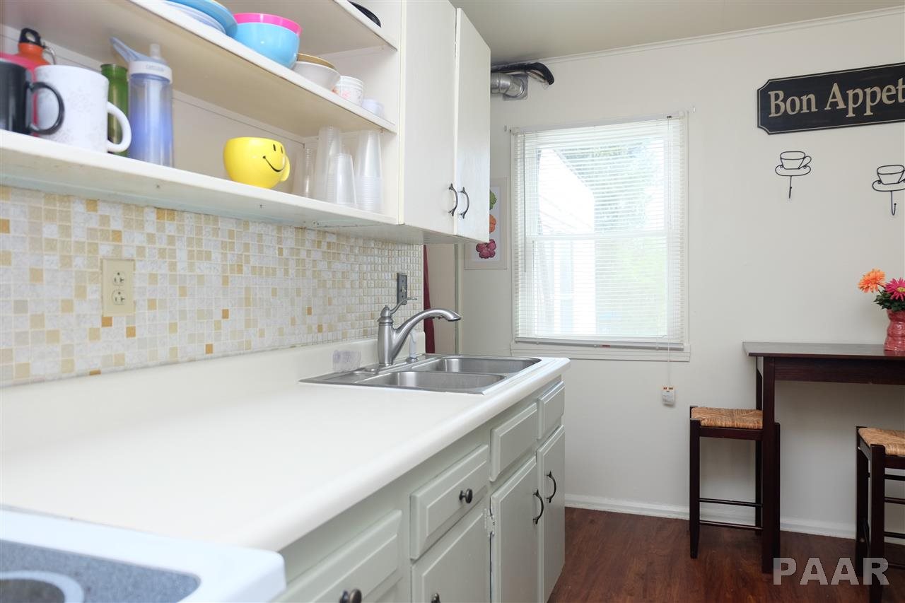 902 West Ridgemont Road Peoria, IL 61614 - Photo 7 of 36 Gallery Image 7