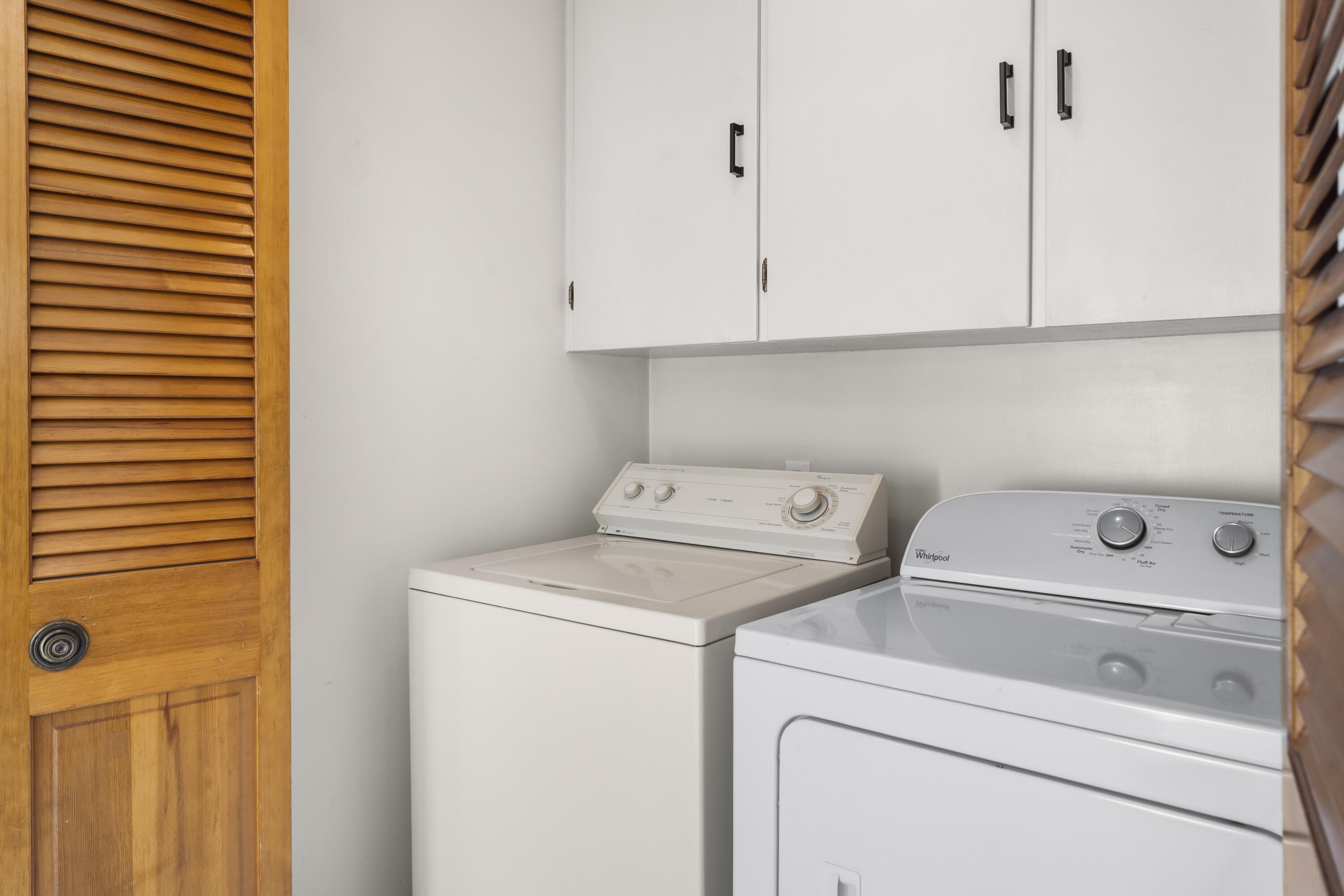 946 Southwest 13th Street Redmond, OR 97756 - Photo 20 of 49 a utility room with dryer and washer