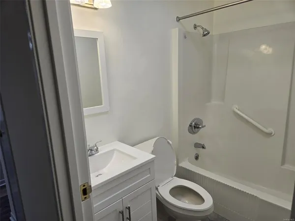 $2,100 | 119 Crooked Hill Road, Unit 202, Pearl River, NY 10965