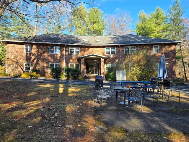 $2,100 | 119 Crooked Hill Road, Unit 202, Pearl River, NY 10965