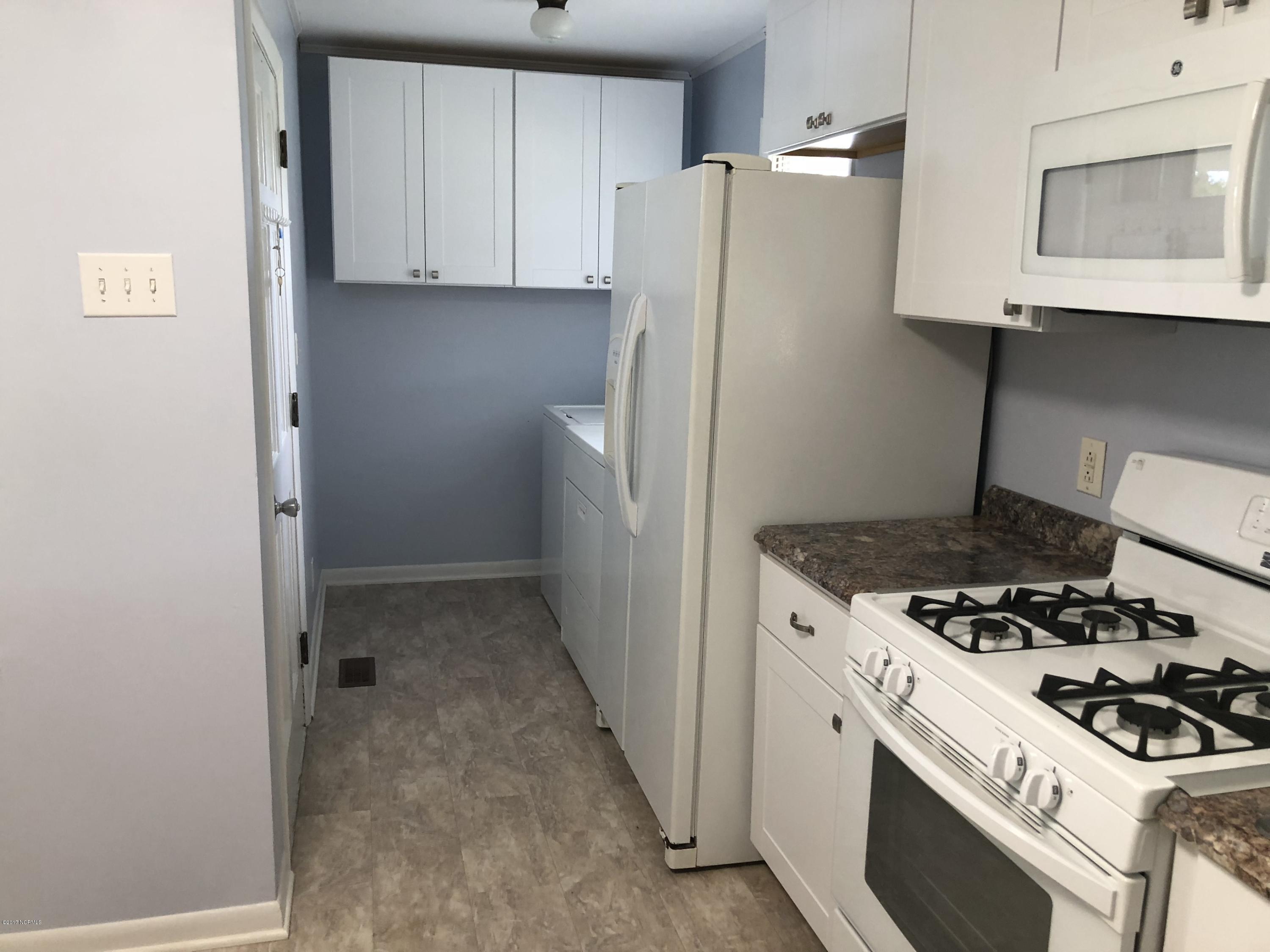332 Tuttles Grove Road Beaufort, NC 28516 - Photo 8 of 30 Kitchen 4