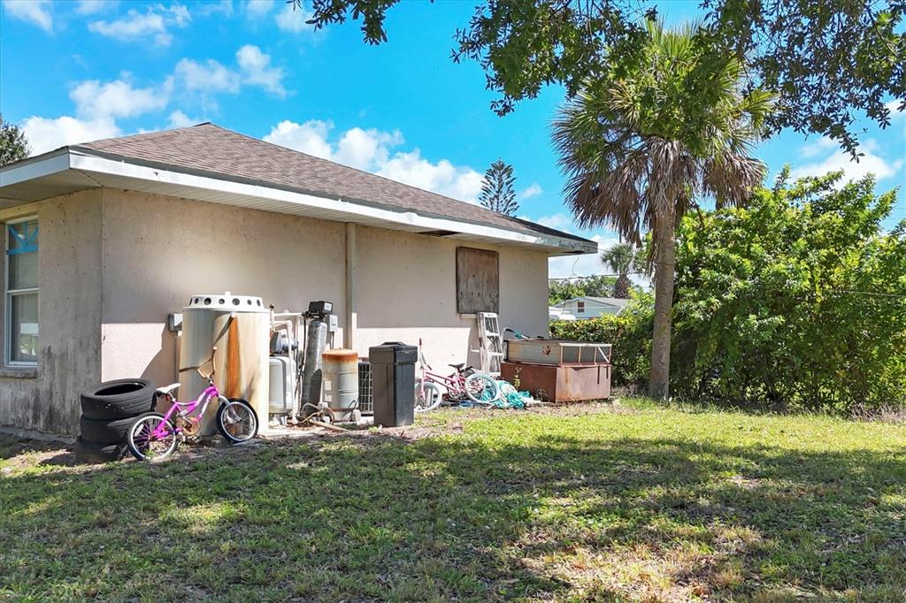 2214 Park Road Venice, FL 34293 - Photo 7 of 10 a view of a backyard with a large tree