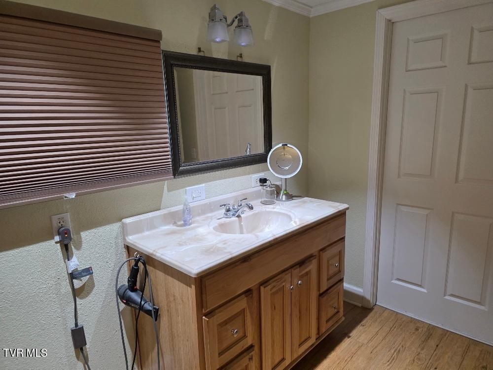 214 Elliott Avenue Erwin, TN 37650 - Photo 12 of 20 elliott bath