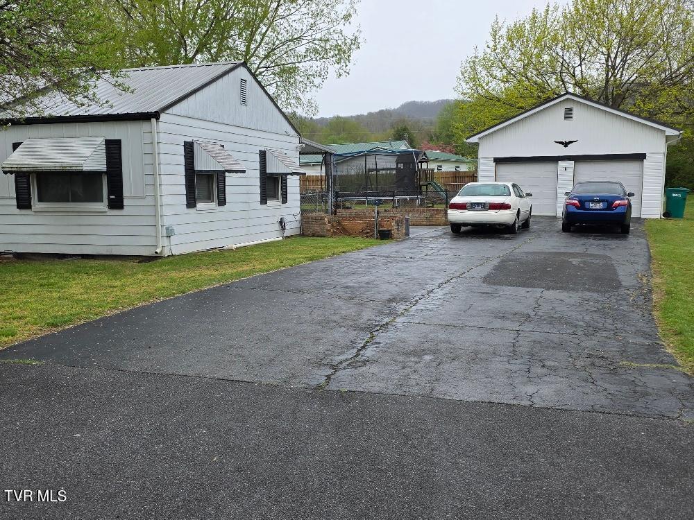 214 Elliott Avenue Erwin, TN 37650 - Photo 17 of 20 elliott garage