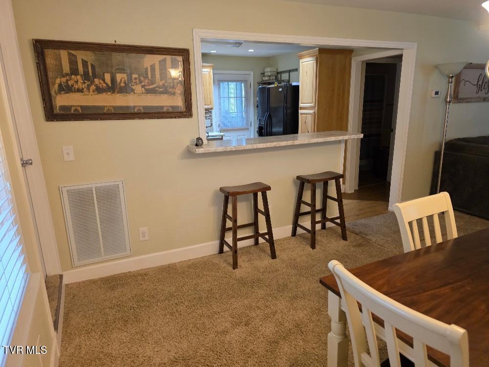 214 Elliott Avenue Erwin, TN 37650 - Photo 5 of 20 elliott bar