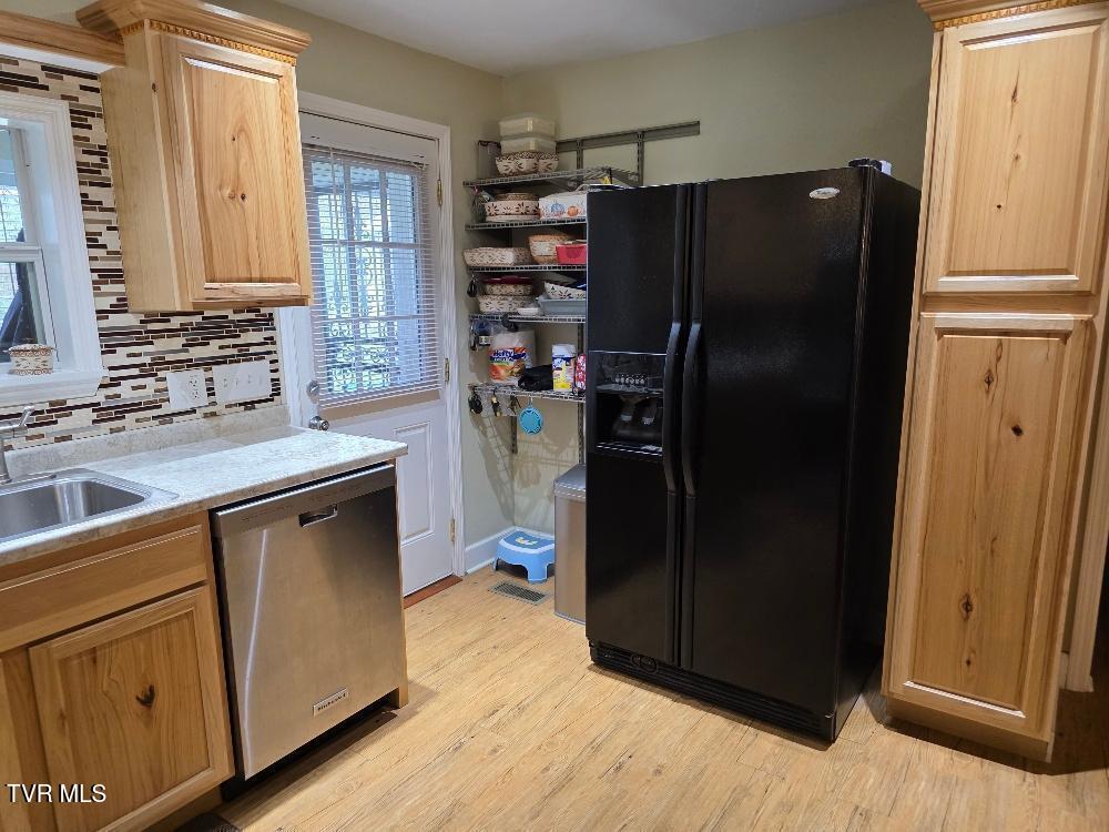 214 Elliott Avenue Erwin, TN 37650 - Photo 9 of 20 elliott kitchen