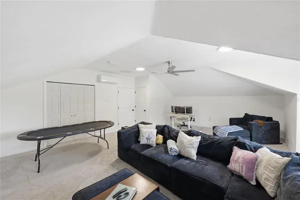 a view of a back yard