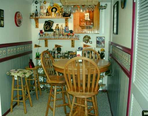 121 KIngs Road Braddock Hills, PA 15221 - Photo 3 of 8 Gallery Image 3