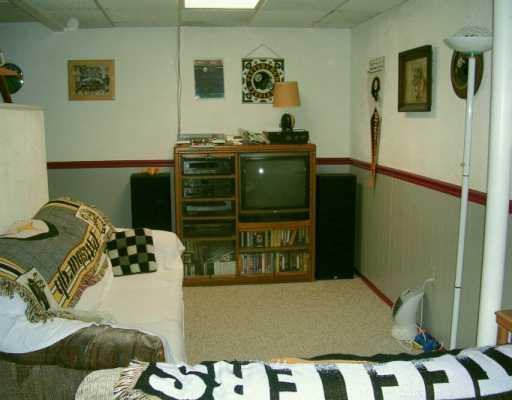 121 KIngs Road Braddock Hills, PA 15221 - Photo 6 of 8 Gallery Image 6
