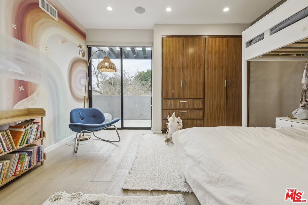 1506 Walnut Avenue Venice, CA 90291 - Photo 20 of 29 a bedroom with a bed a dresser and a large mirror