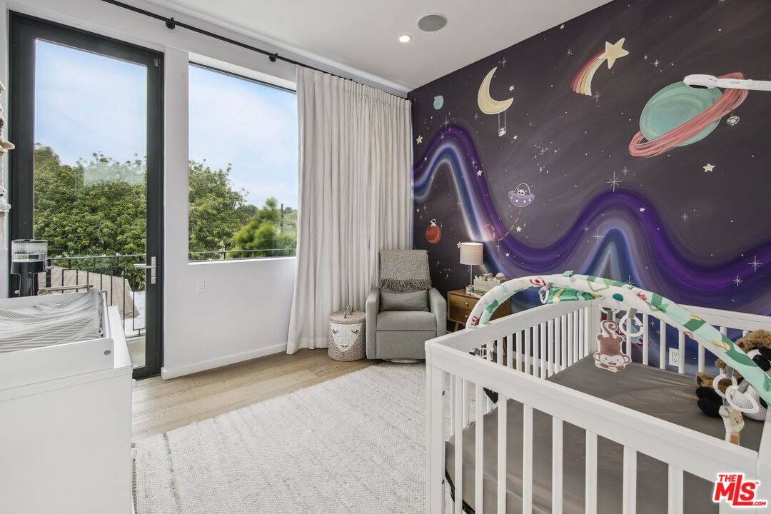 1506 Walnut Avenue Venice, CA 90291 - Photo 22 of 29 a view of entryway with a front door