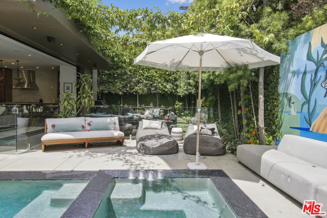 1506 Walnut Avenue Venice, CA 90291 - Photo 26 of 29 a patio with patio a table and chairs under an umbrella