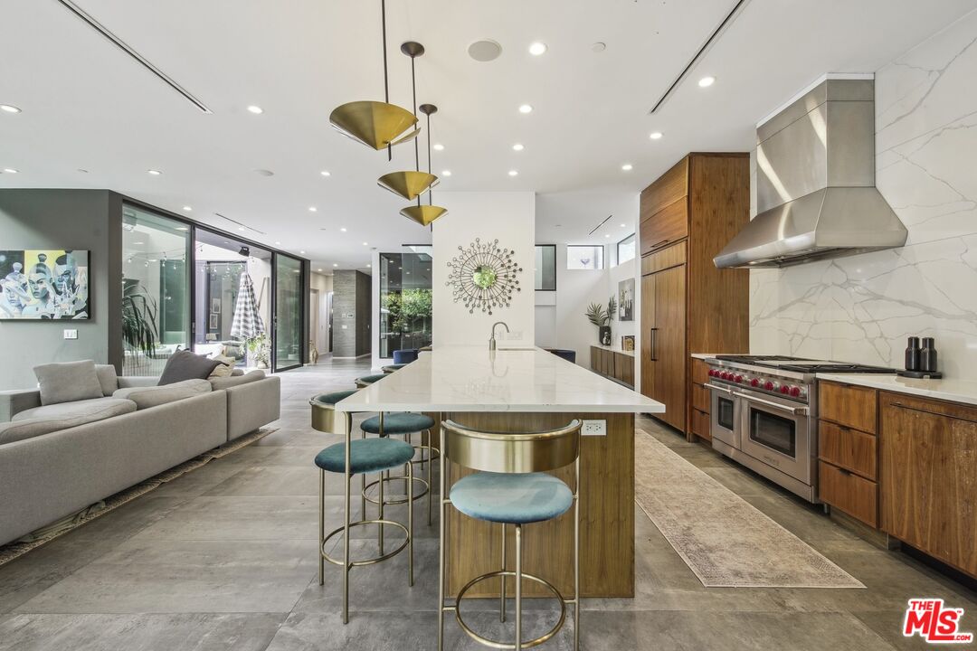 1506 Walnut Avenue Venice, CA 90291 - Photo 7 of 29 a large kitchen with a table and chairs