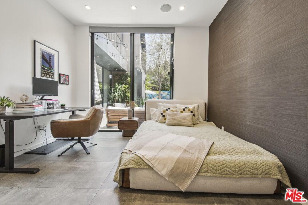 1506 Walnut Avenue Venice, CA 90291 - Photo 9 of 29 a bedroom with bed chair and window