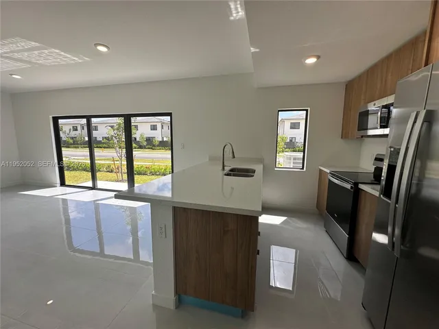 $3,599 | 232 Northwest 13th Street, Unit 232, Homestead, FL 33030