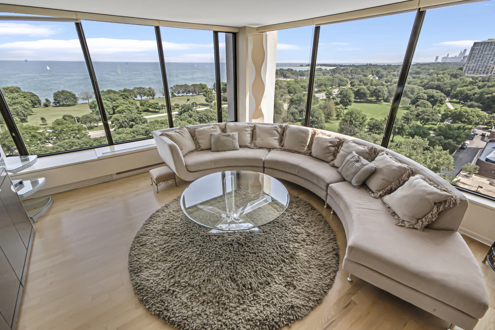 5455 North Sheridan Road, Unit 1602 Chicago, IL 60640 - Photo 3 of 30 Gallery Image 3