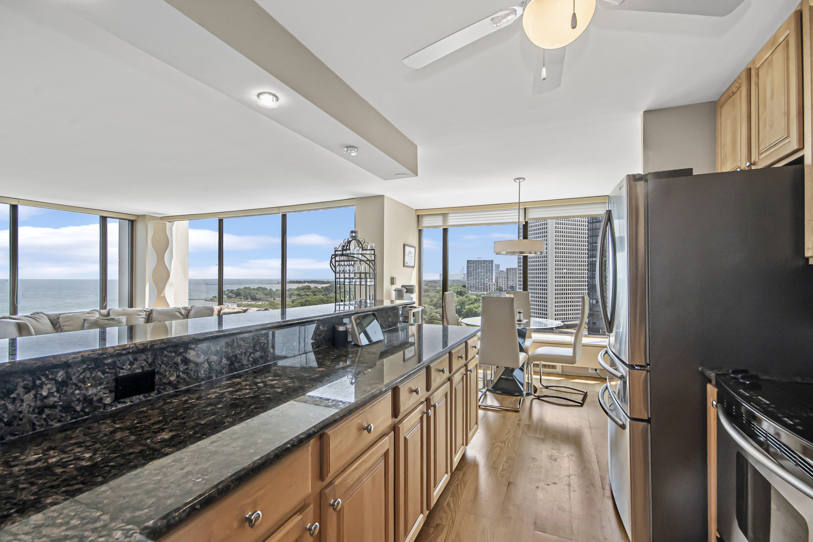 5455 North Sheridan Road, Unit 1602 Chicago, IL 60640 - Photo 6 of 30 Gallery Image 6