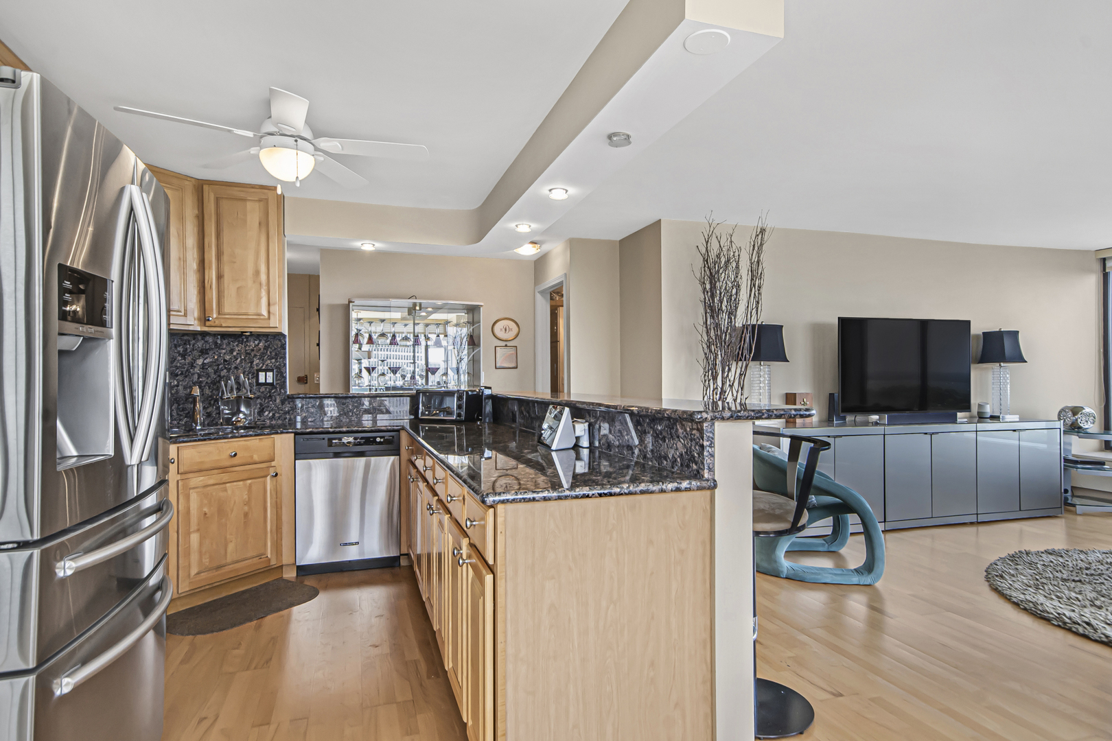 5455 North Sheridan Road, Unit 1602 Chicago, IL 60640 - Photo 7 of 30 Gallery Image 7