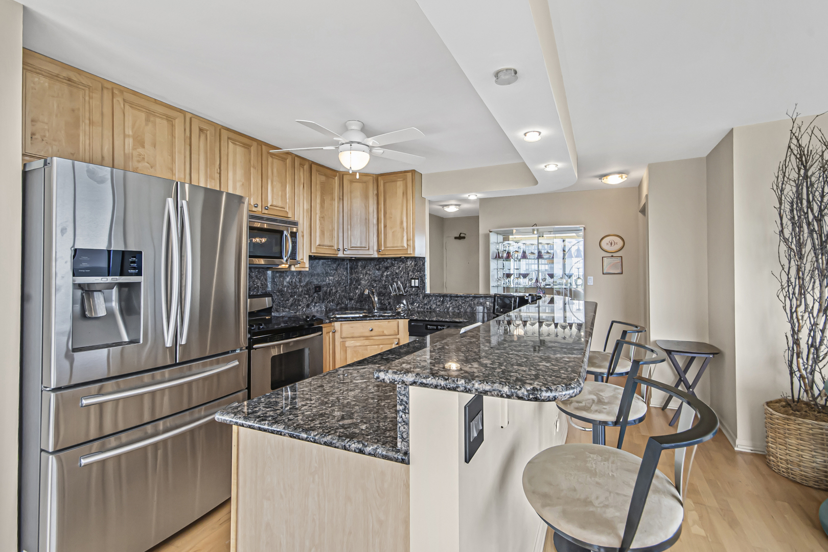 5455 North Sheridan Road, Unit 1602 Chicago, IL 60640 - Photo 8 of 30 Gallery Image 8