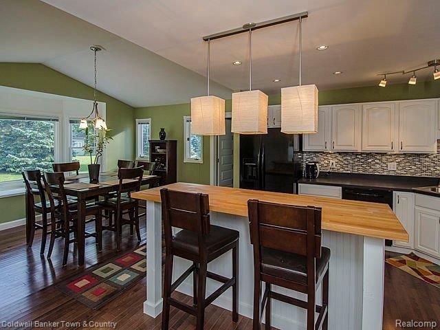 2600 Crooked Lake Road Howell, MI 48843 - Photo 7 of 22 KITCHEN/DINING