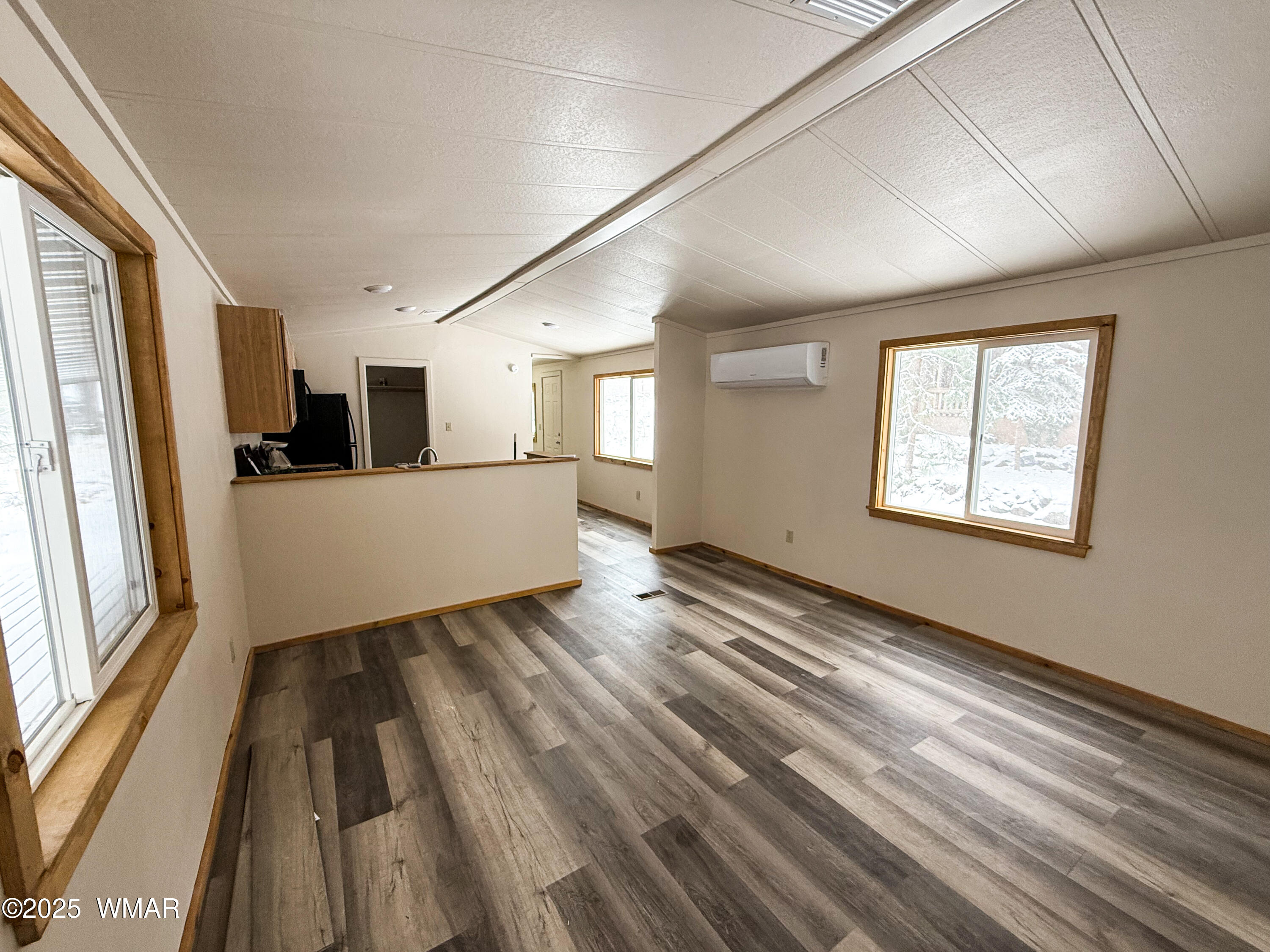 4335 East Blue Ridge Loop Pinetop, AZ 85935 - Photo 3 of 13 Living Room