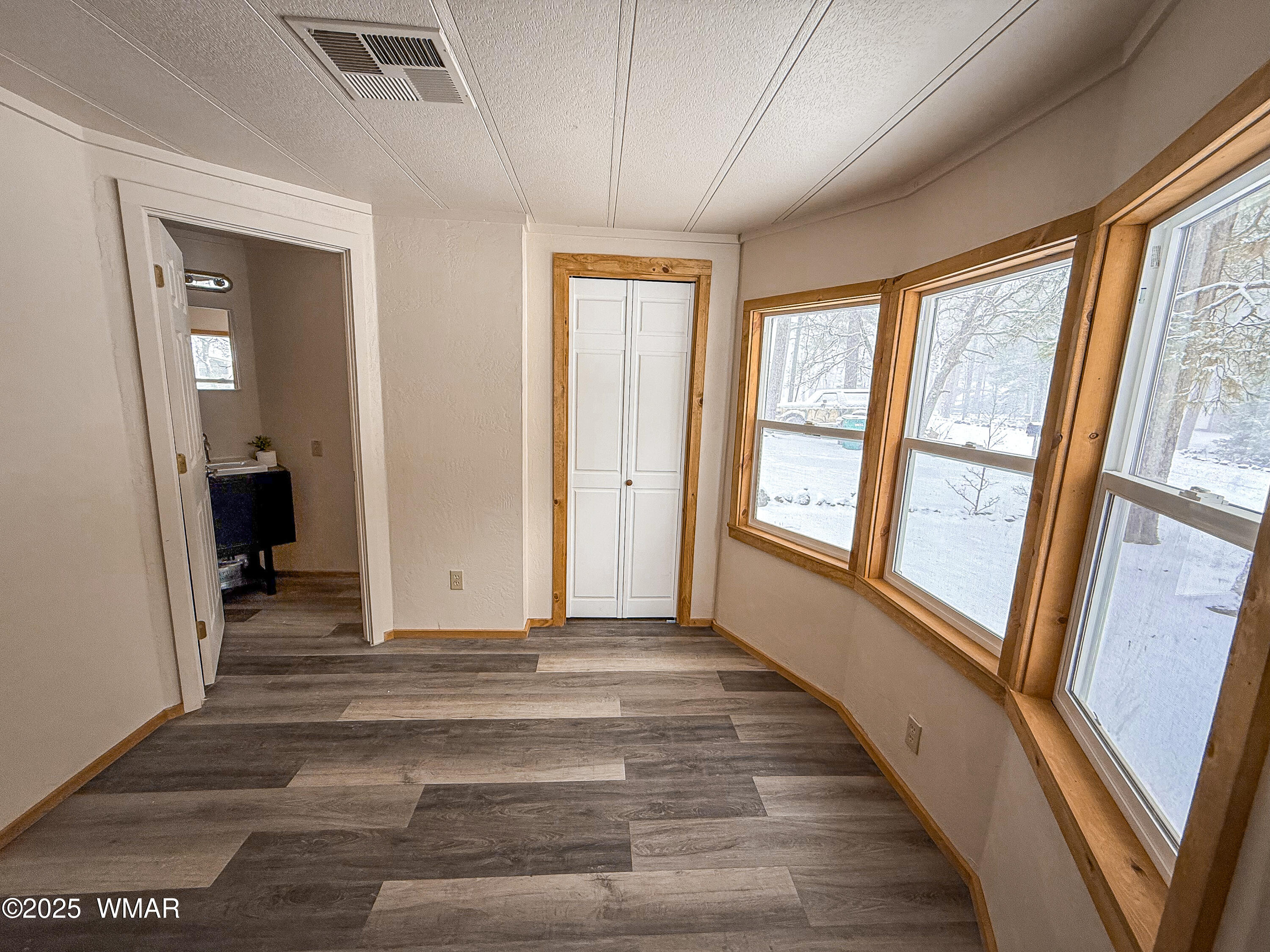 4335 East Blue Ridge Loop Pinetop, AZ 85935 - Photo 6 of 13 Front bedroom