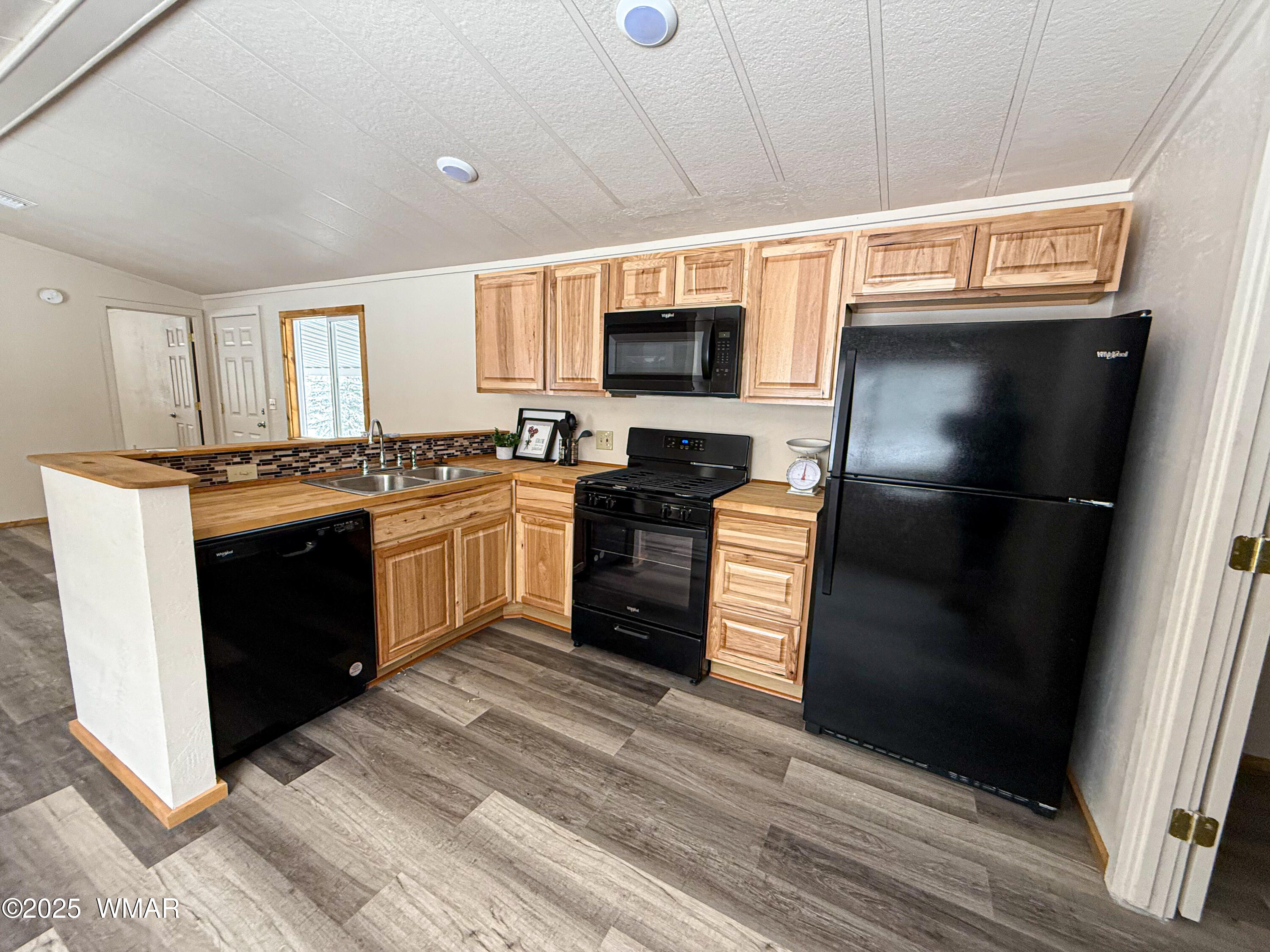 4335 East Blue Ridge Loop Pinetop, AZ 85935 - Photo 9 of 13 Kitchen
