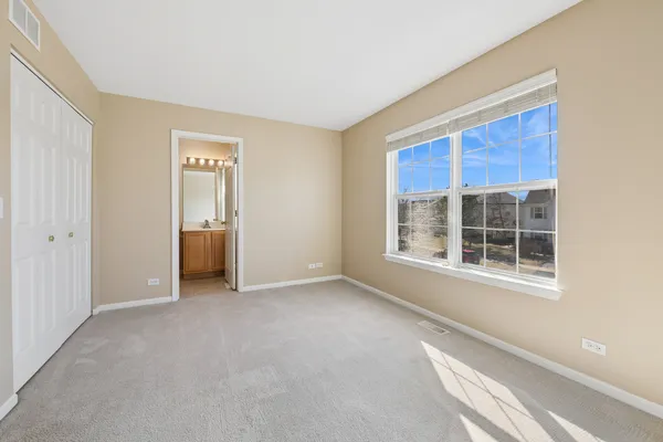 $2,600 | 2326 Sunshine Lane, Aurora, IL 60503