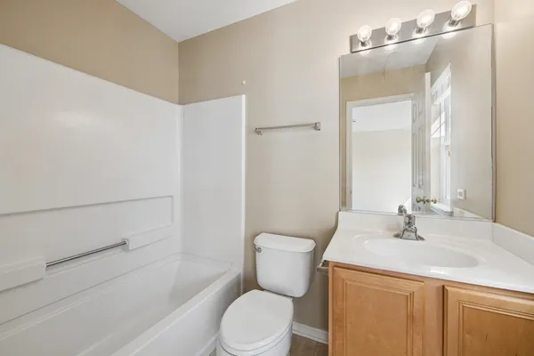 $2,600 | 2326 Sunshine Lane, Aurora, IL 60503