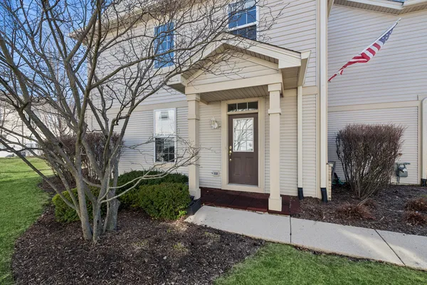 $2,600 | 2326 Sunshine Lane, Aurora, IL 60503