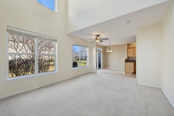 $2,600 | 2326 Sunshine Lane, Aurora, IL 60503