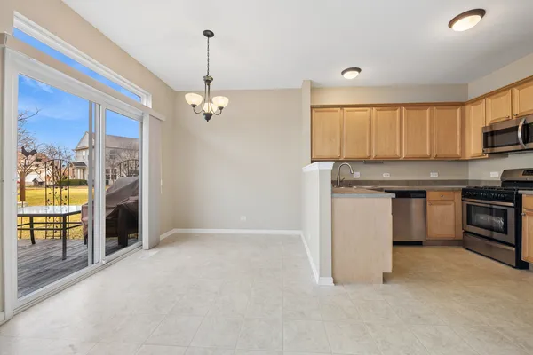 $2,600 | 2326 Sunshine Lane, Aurora, IL 60503