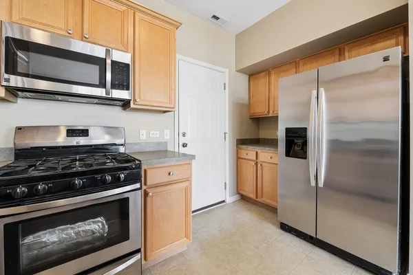 $2,600 | 2326 Sunshine Lane, Aurora, IL 60503