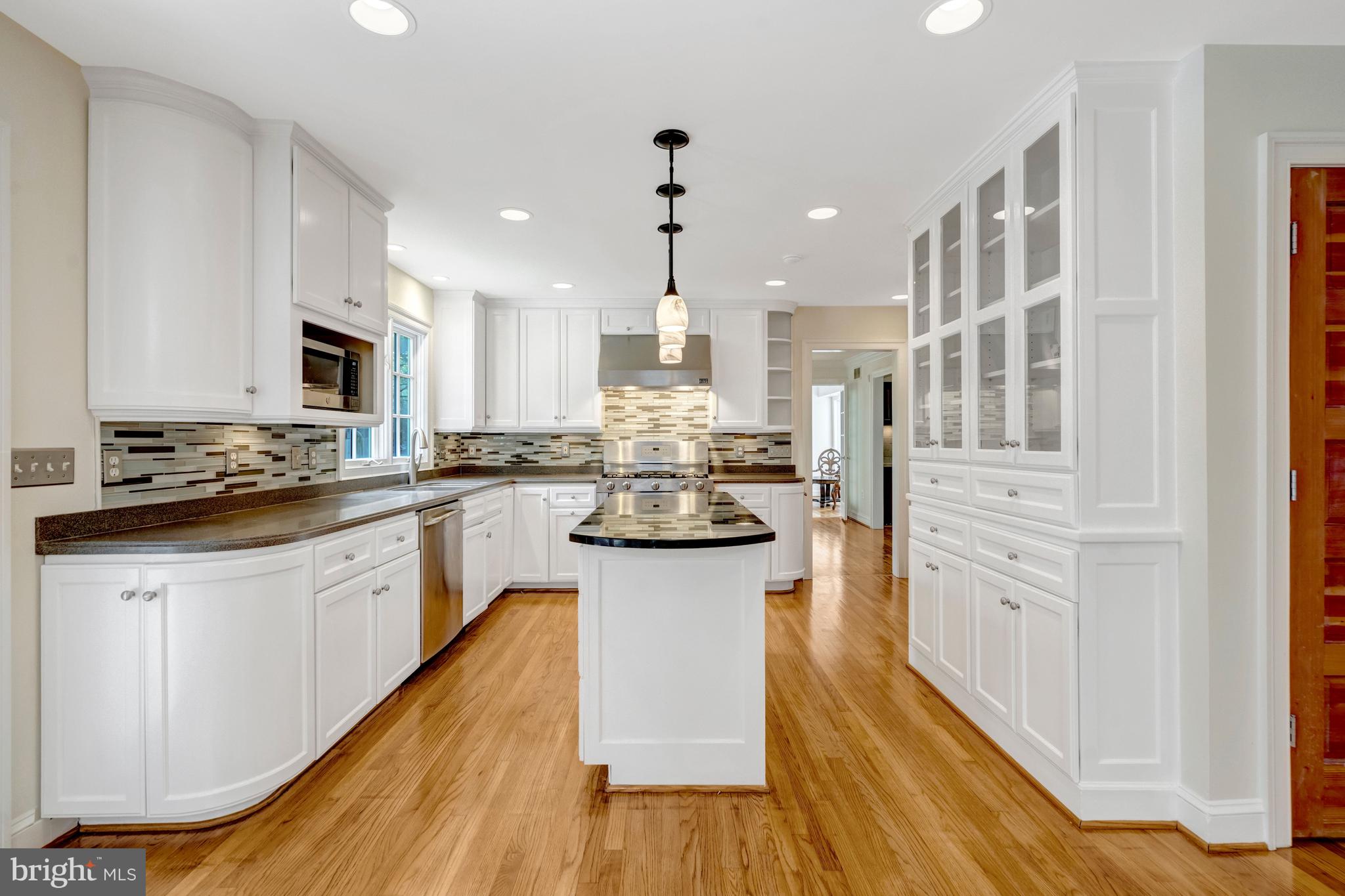 1301 Stone Meadow Way Vienna, VA 22182 - Photo 14 of 48