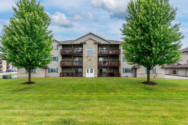 $170,000 | 209 East Price Street, Unit 301, Eldridge, IA 52748